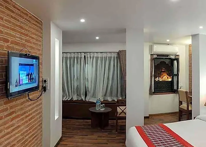 Kailash Kuti Hotel